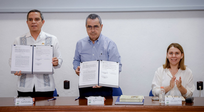 Con donación de documentos históricos, exrector  Carlos Salazar Silva enriquece el acervo de la UdeC