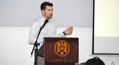 Analizan cómo construir un currículo que mejore comprensión  lectora y pensamiento crítico y profundo en adolescentes