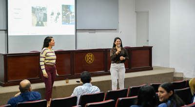 Creadoras de la empresa María Amores dictan conferencia  a estudiantes de Mercadotecnia y Ciencias de la Educación