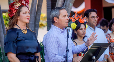 Estudiantes de artes visuales realizan una  danza dorada sobre la muerte en El Cóbano