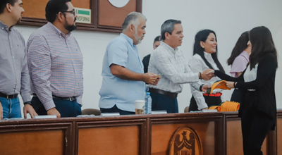 Otorga Grupo Cima 60 becas para estudiantes de la UdeC en Manzanillo