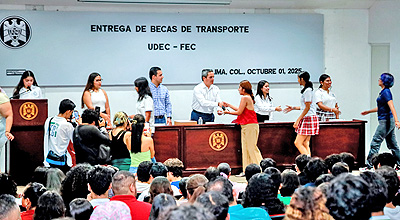 Entregan UdeC y la FEC 300 becas de  transportes a estudiantes de varias instituciones
