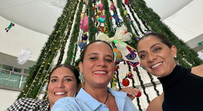Estudiantes de Artes Visuales crean árbol navideño en la UdeC