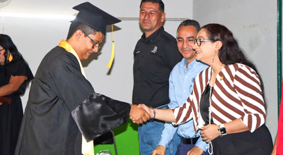 La UdeC nos enseñó que todo se resuelve con  estudio, apoyo, ganas y confianza: Egresada