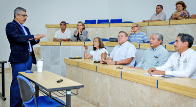 Imparten charla sobre testamento a jubilados y pensionados de la UdeC.