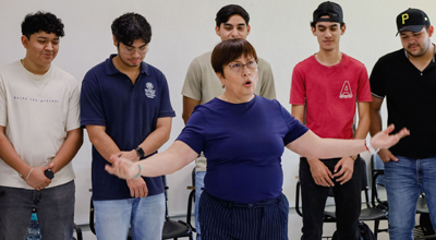 Cantan y aprenden a componer con la  IA, estudiantes de Ciencias Químicas