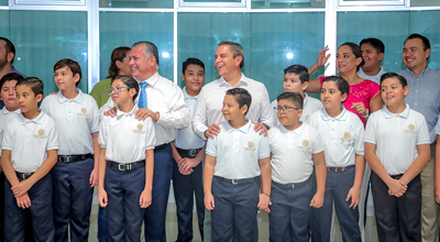 Llevan a trabajadores música coral para romper  su rutina y que conozcan oferta cultural de la UdeC