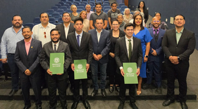 Se titulan jóvenes bachilleres con el método de Aplicaciones y Adaptaciones Tecnológicas