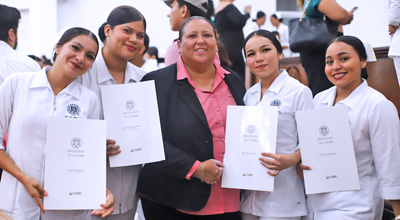 Entrega UdeC personal de Enfermería con especialidad técnica, en Manzanillo