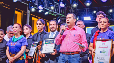 Entregan reconocimiento a la Universidad  de Colima por su 85 aniversario