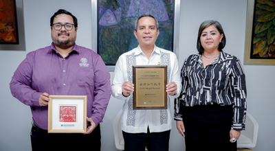 Recibe rector reconocimiento a la UdeC por logros  del programa de aprendizaje de lengua china