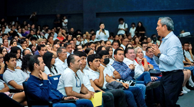 Comparte rector de la UdeC las competencias  necesarias para un liderazgo que transforma