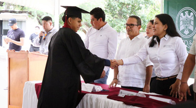 Concluyen sus estudios en técnico contable 32 estudiantes en Bachillerato 28, Camotlán