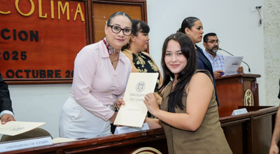 Se titulan 63 egresados del  Bachillerato 20, en Tecomán