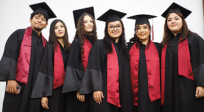 UdeC entrega 55 certificados a egresados del Bachillerato 14, en Manzanillo
