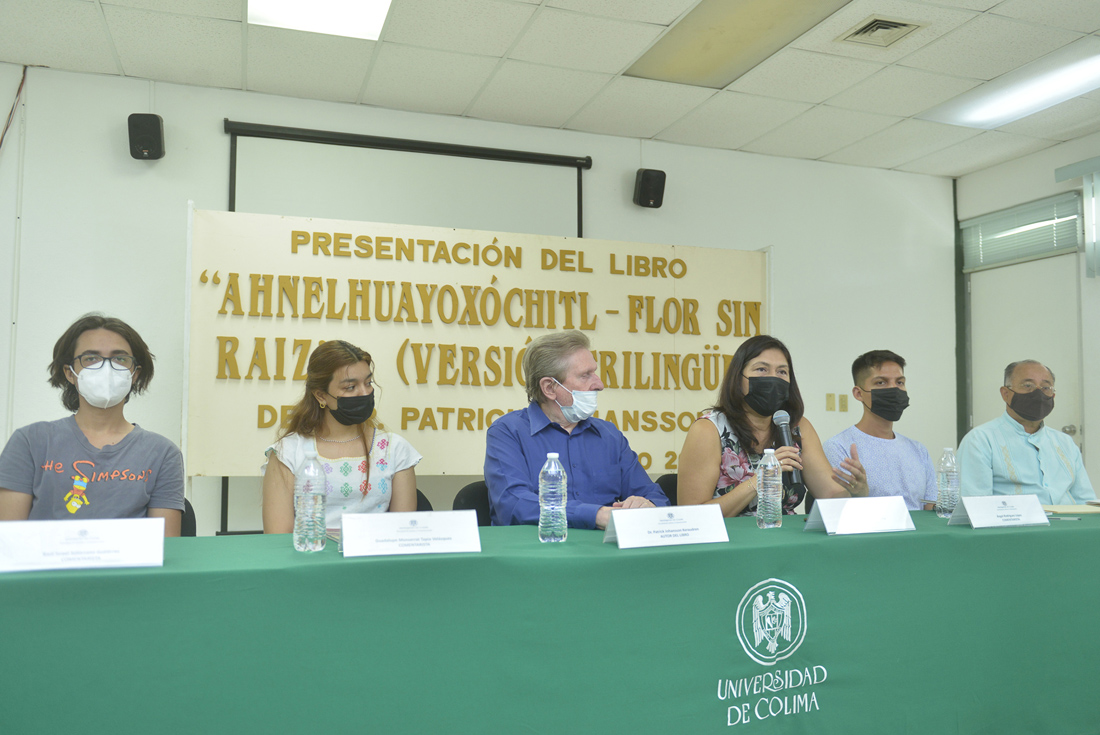 Presenta Patrick Johansson libro trilingüe “Flor sin raíz”, en la UdeC Presenta Patrick Johansson libro trilingüe “Flor sin raíz”, en la UdeC