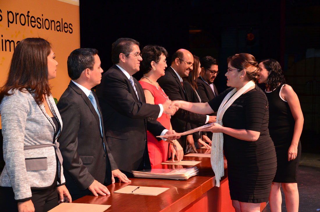 Vestidos para 2025 titulacion universitaria 2018